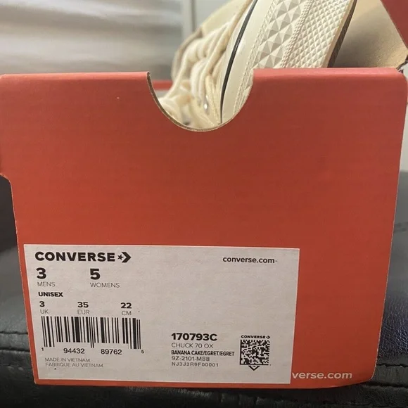 Butter Yellow Converse!!! Brand New Women's US 5 - Picture 3 of 3